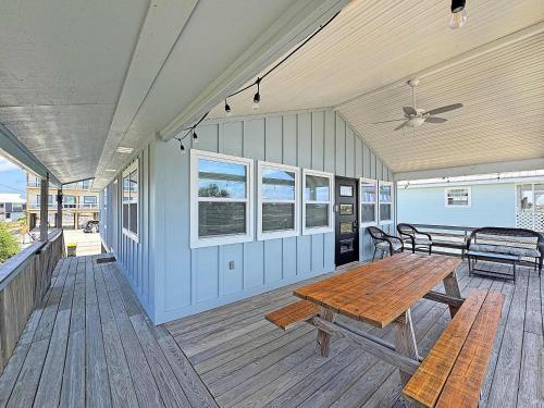 Bungalow by the Bay with FREE ACTIVITIES in Fort Morgan