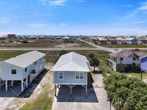 Bungalow by the Bay with FREE ACTIVITIES in Fort Morgan