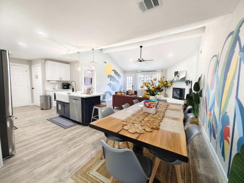 Sageview Cottage - 4 BDR with Pool Pet Friendly in Ellington