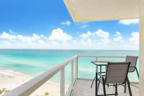 Balcony on the Ocean - Picture Perfect – khách sạn tại Bãi biển Sunny Isles