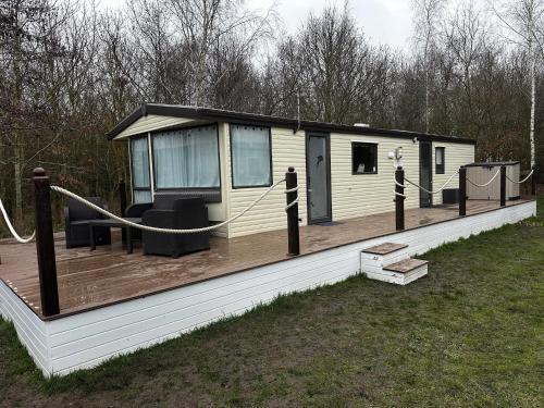 The Three bedroom Purple Caravan, Billinghay