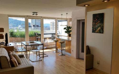 Charming Terrace Apartment - image 8