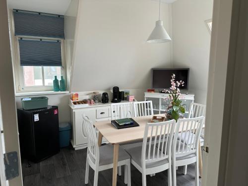 Logies en koffie achter de diek in Texel