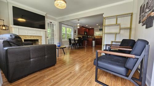 Gorgeous 3BR Home with Backyard, Atlanta