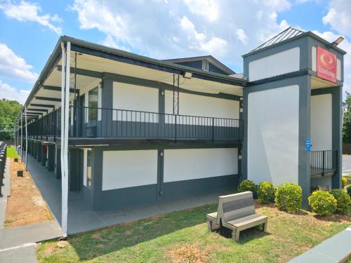 Econo Lodge Lavonia - image 7