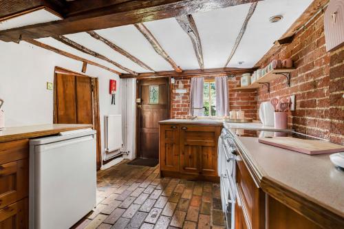 Two Bedroom Grade ll Cottage At AZ Luxury Stays Honey Horsefield With WiFi And Free Parking in 亨登