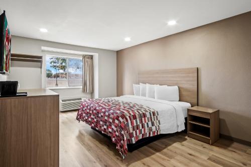 Regency Inn & Suites DFW - image 14