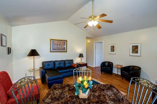 Delightful Duplex - Steps Away from TSU