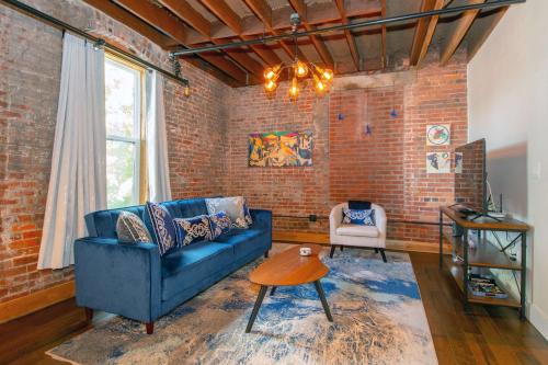 Stellar Condo Sleeps 4 10 mins from Broadway