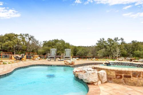 Piece of Haven - A Hill Country Retreat for 7