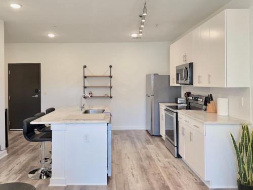 Spacious 2B2B Condo in ATL Free Street Parking 525Pkwy220 in Old Fourth Ward