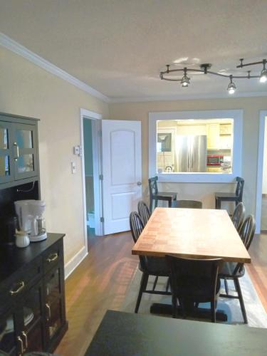 المرافق, Historic Home with Farm Fresh Eggs in Denver in Globeville / North Washington