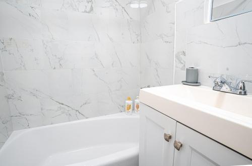 Chic 2BD Upper East Side Retreat, Nowy Jork (zdjęcie 2)