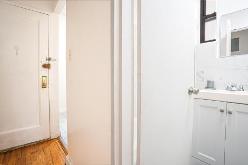 Chic 2BD Upper East Side Retreat, Nowy Jork (zdjęcie 8)