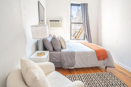 Chic 2BD Upper East Side Retreat - image 11