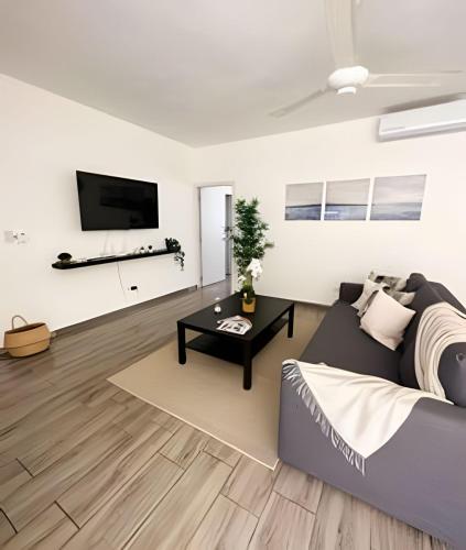 Private condominium with pool near the beach - image 5