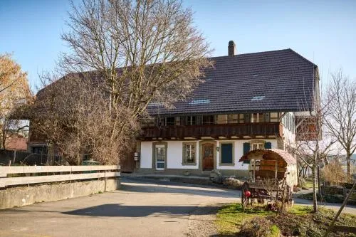 Uelis-Stoeckli Gästezimmer mit Wellness, Billard, und Lamatrekking in Meikirch, Schweiz