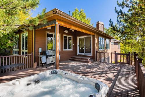 Golden Park City Getaway - Private Hot Tub Home Theater