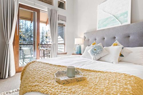Serenity King - Balcony