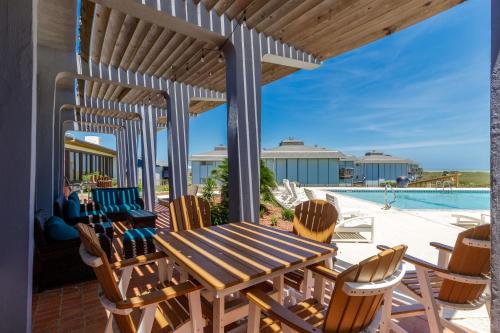 Ocean Views - Sleeps 6 Resort Pool in Port Aransas (TX)