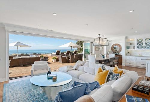 Seacliff Beach Retreat - Amazing Beachfront for Family of 6 in Faria Beach (CA)