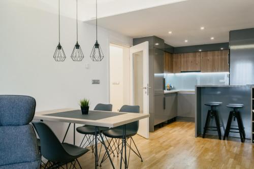 One-Bedroom Apartment image 9