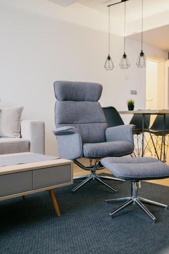 One-Bedroom Apartment image 6