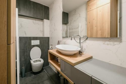 One-Bedroom Apartment image 2
