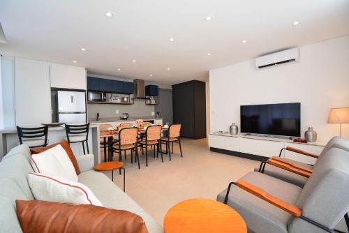 Amplo Apartamento em frente a UFSC e HU - CEN012