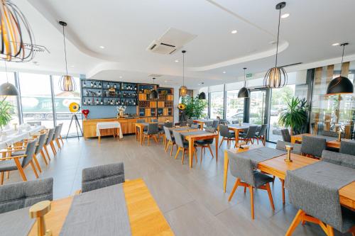 餐厅, Hotel GOLD JET Bihać (Hotel GOLD JET Bihac) in 比哈奇