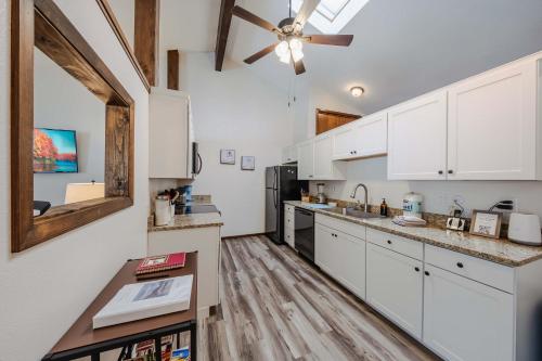 Glacier Vista Golf Getaway in เวสต์ กลาเซียร์(MT)