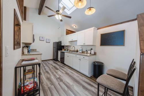 Glacier Vista Golf Getaway in เวสต์ กลาเซียร์(MT)