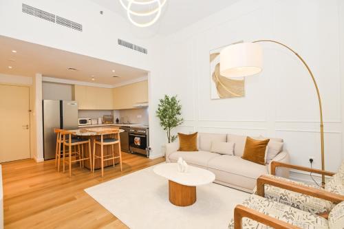 GV Holiday Homes DXB - Cozy 2BR Apartment in Town Square Dubai, Dubai (photo 3)