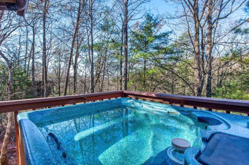 Peaceful 2BR in Mountains with Private Hot Tub, Севьервилл