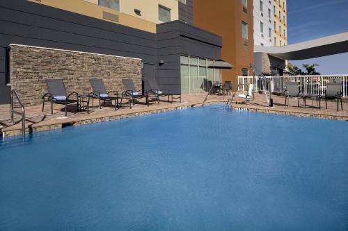 Swimming pool, Fairfield by Marriott Inn & Suites Miami Airport West/Doral near Doral Golf Resort and Spa