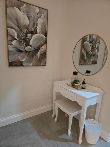 Stay at Searle in Kirkwood