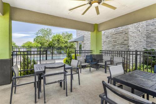 Best Western Plus Mid County - image 9