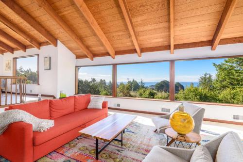Serene 3 BDR Family Home With Hot Tub Mins to Shell Beach Trail