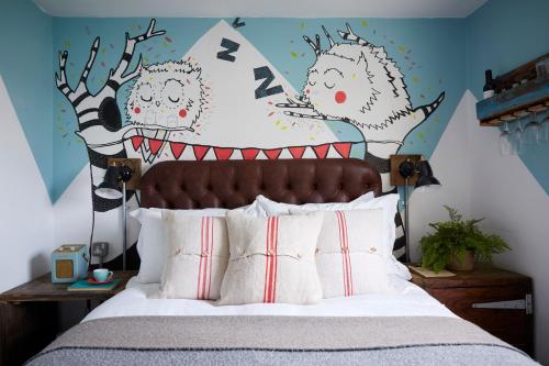 Tiny Double Room with Sea View image 6
