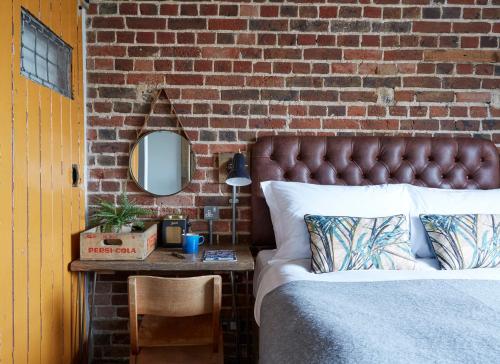 Tiny Double Room with Sea View image 3