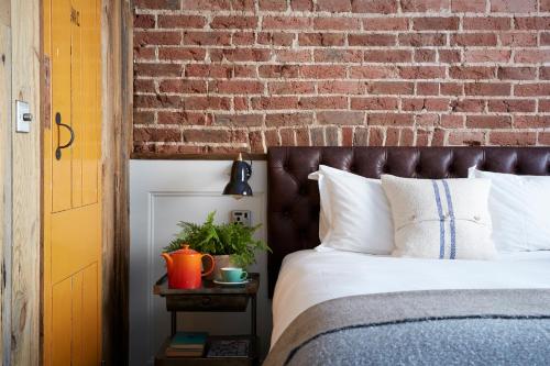Comfy Double or Twin Room with Sofa bed room in Artist Residence Brighton