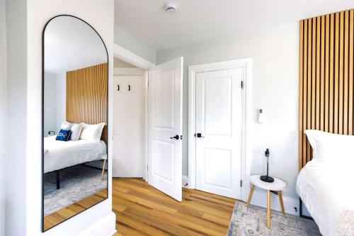Jennifer's Elegant & Cozy Broadway Walkable Stay - image 13