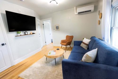 Jennifer's Elegant & Cozy Broadway Walkable Stay - image 8