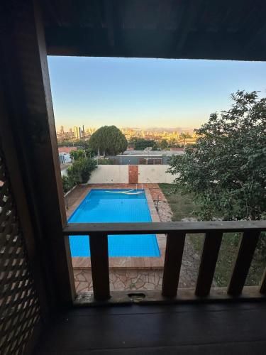 Suites Quartos Lindos Sobrado com Piscina no Centro in แคมโป แกรนด์