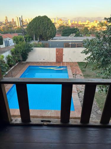 Suites Quartos Lindos Sobrado com Piscina no Centro in แคมโป แกรนด์