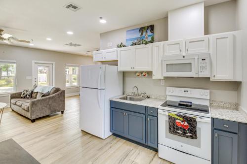 Fish and Swim On-Site Resort Retreat in Rockport! in ฟูลตัน