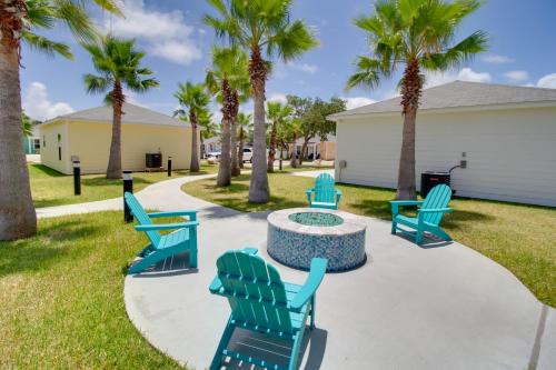 Fish and Swim On-Site Resort Retreat in Rockport! in ฟูลตัน