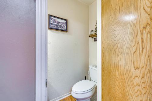 Hike, Bike & Ski: Red River Condo w/ Spa Access, Red River (fotografie 9)
