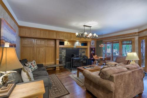 Chateaux DuMont by Summit County Mountain Retreats
