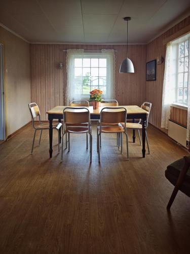 Facilities, 2 Houses & A Barn Double Room in Leknes